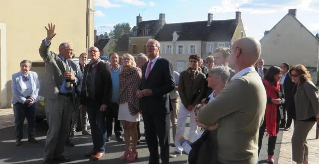 photo  françois pougheol, l’architecte qui dirige les travaux de l’église, a présenté les réalisations  &copy;  . ouest-france 