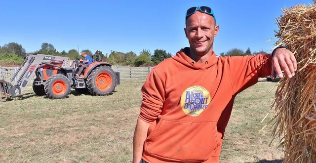 photo  benjamin genot-guittet, mercredi 21 septembre 2022, en pleine préparation du foirail du comice de brûlon, sur le champ derrière la salle vègre et champagne.  &copy;  ouest-france 