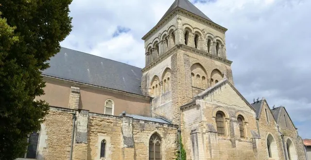 photo  vendredi 29 juillet, thouars. l’abbaye de saint-laon se dresse dans le centre-ville depuis un millénaire.  &copy;  archives co 