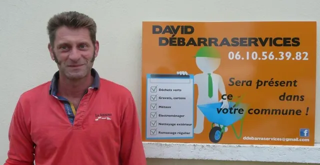 photo  c’est avec ce panneau que david jousse annoncera sa venue dans les communes  &copy;  le maine libre 