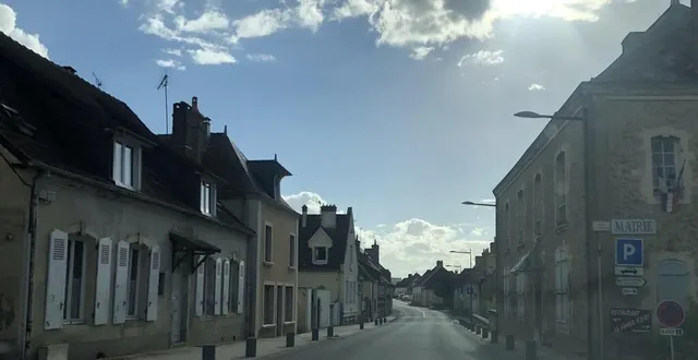 photo  l’enrobé sur la d323 dans le bourg de sceaux-sur-huisne.  &copy;  le maine libre 