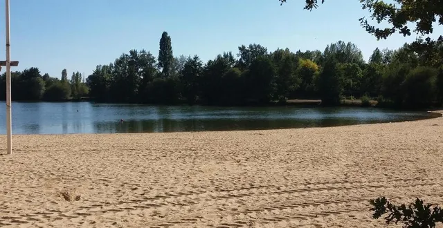 photo  la qualité de l’eau a permis la baignade tout cet été 2022. le domaine du houssay a connu sa meilleure année depuis qu’il appartient à la commune de spay.  &copy;  ouest-france 