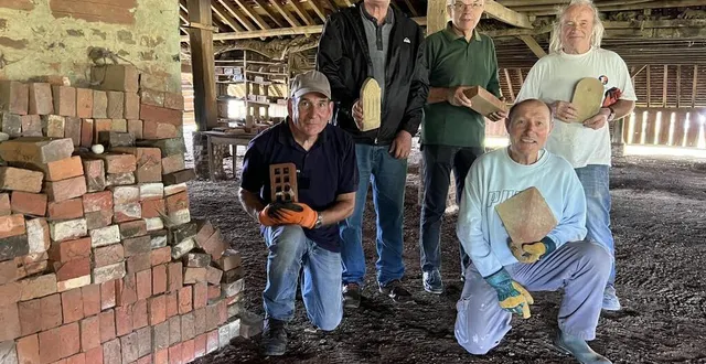 photo  les bénévoles de l’asvpa se mobilisent pour conserver et faire découvrir le patrimoine d’avezé.  &copy;  le maine libre 
