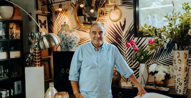 photo  vendredi 16 septembre 2022. erick gérard, ici dans la boutique déco de la cidrerie, qui se décline sur trois étages et 460 m2.  &copy;  photo le maine-libre- adèle jamonneau 