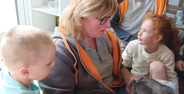 photo  thibault et sarah de la spa sont venus avec wendy, bouledogue français.  &copy;  le maine libre 