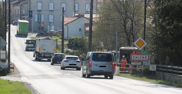 photo  la section deux-sévrienne de la rn 149-249, de 81 km, enregistre en moyenne 9 000 véhicules par jour, dont 11 à 25 % de poids lourds.  &copy;  archives co – fabien gouault 