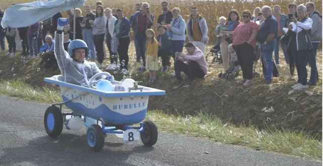 photo  les caisses à savon descendaient la route de la culetterie devant un public venu en nombre  &copy;  le maine libre 