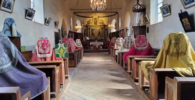 photo  exceptionnelle exposition d’habits liturgiques dans l’église de saint-georges-du-rosay pour les journées du patrimoine.  &copy;  le maine libre 
