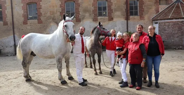 photo  la famille patout vient en force au haras du pin : monique et alain, les parents, sont accompagnés de leur fils matthias, leur belle-fille prescillia, et de leurs enfants. leur jument getriere d’atout et son poulain médaillon d’atout, ont gagné le 2e prix dans la catégorie 6 à 8 ans.  &copy;  ouest-france 