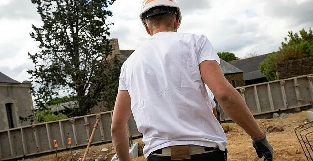 photo  le salarié s’était blessé au dos en soulevant un poteau métallique sur un chantier.  &copy;  illustration ouest-france 