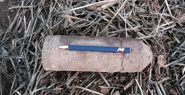 photo  un obus d’une vingtaine de centimètres a été découvert lundi 26 septembre à ancinnes.  &copy;  denis assier 