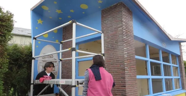 photo  les jeunes ont avancé la déco mais la pluie a stoppé la peinture.  &copy;  ouest-france 