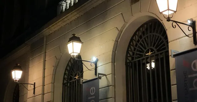 photo  l’éclairage public de la flèche peu avant son extinction à 21 h, le 23 février 2021.  &copy;  archives ouest-france 