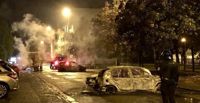 photo  des voitures sont en feu, à alençon, mardi 27 septembre.  &copy;  ouest-france 