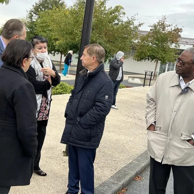 photo le maire joaquim pueyo et le préfet sébastien jallet se sont rendus dans le quartier, mercredi matin.  ©  ouest-france