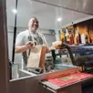 photo christophe vilcourt, dans son food-truck longami flambant neuf. « dimanche, le dessert sera lui aussi traditionnel et je réserve une nouveauté aux petits et grands gourmands ».