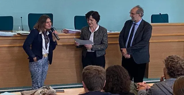 photo  le label e3d a été attribué à l’école grain-de-soleil. il a été remis à la directrice manon sauvêtre, lundi.  &copy;  dr 