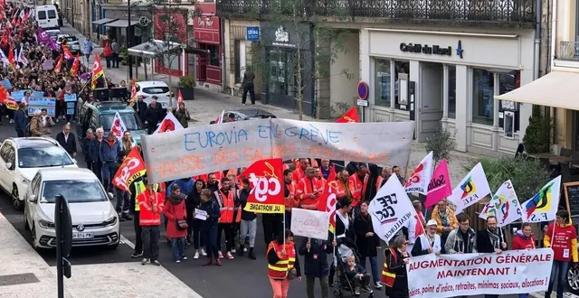 photo  l’appel à manifester des syndicats ornais cgt, fsu, solidaires et cfe-cgc?, ce jeudi 29 septembre, a été entendu par près de 500 personnes qui ont défilé dans les rues d’alençon.  &copy;  ouest-france 