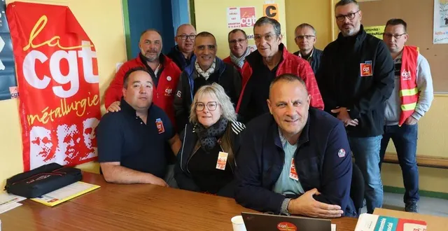 photo  michel ducret, animateur régional métallurgie cgt (premier plan à droite) en compagnie des représentants du personnel des entreprises sous-traitantes de l’automobile.  &copy;  ouest-france 