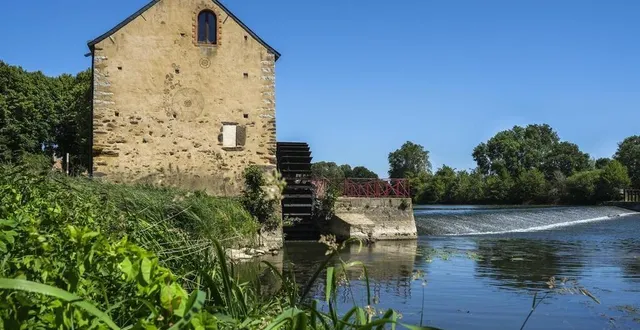 photo  c’est dans un superbe écrin que se déroule le marché gourmand et artisanal de moulinsart.  &copy;  archives le maine libre – denis lambert 