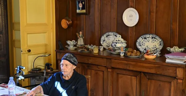 photo  anne-marie, 88 ans, vit seule chez elle à baugé.  &copy;  co – josselin clair 