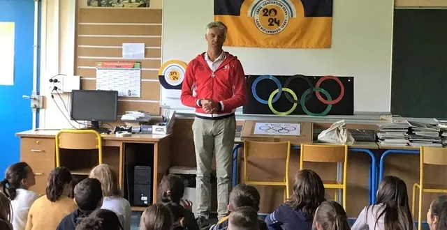 photo  karim laghouag est venu avec ses médailles d’or et de bronze gagnées lors des deux derniers jeux olympiques d’été.  &copy;  ouest-france 