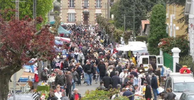 photo  à château-du-loir, dimanche 2 octobre, les exposants déballeront de la rue pasteur jusqu’au quartier de la gare. ?  &copy;  archive le maine libre 