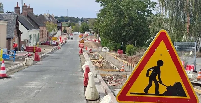 photo  actuellement en travaux, la rue de l’hôtel-de-ville sera rendue aux usagers fin novembre.  &copy;  le maine libre 