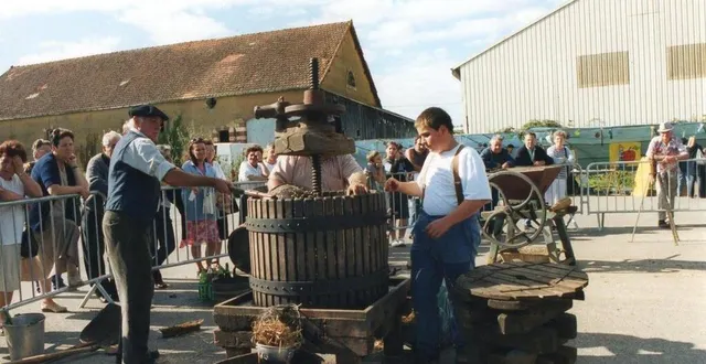 photo  la fête de la pomme à ségrie, c’est ce dimanche.  &copy;  archives le maine libre 