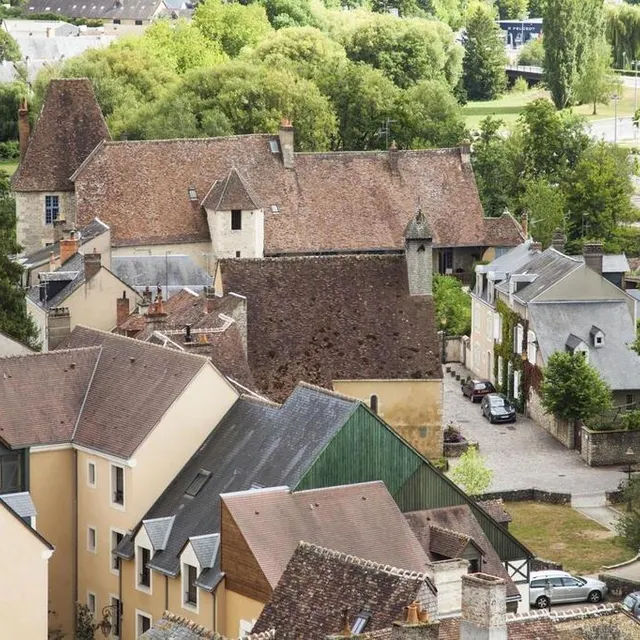 Le château vu depuis le clocher de Notre-Dame-des-Marais. CEMJIKA photo le château vu depuis le clocher de notre-dame-des-marais. © cemjika