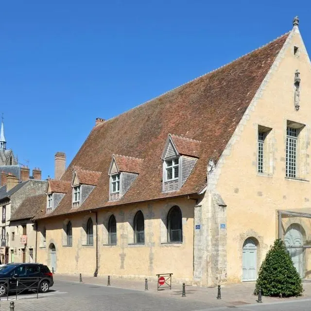 Les anciennes halles sont devenues un lieu d’exposition. Selbymay / CC BY-SA 3.0 photo les anciennes halles sont devenues un lieu d’exposition. © selbymay / cc by-sa 3.0