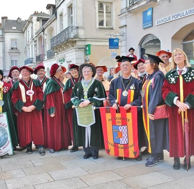 photo six confréries voisines étaient représentées pour cette troisième fête de la confrérie du petit sablé.  ©  ouest-france