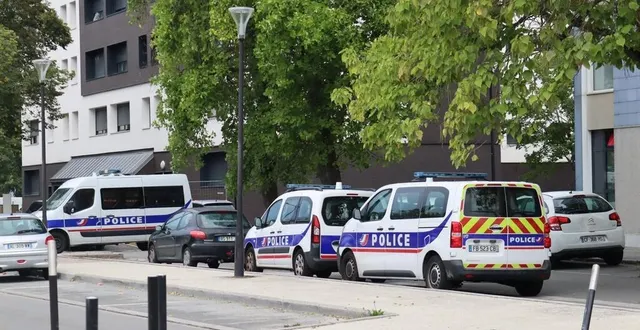 photo  vingt-quatre véhicules ont été incendiés, dans la nuit du 27 au 28 septembre 2022, après des violences urbaines liées au trafic de stupéfiants, à perseigne.  &copy;  archives ouest-france 