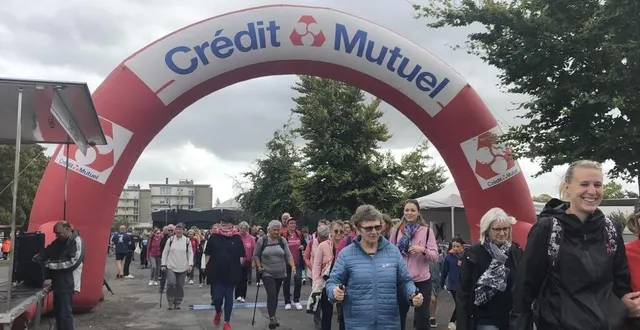 photo  plus de 260 participants étaient à la première marche rose contre le cancer à argentan (orne).  &copy;  ouest-france 