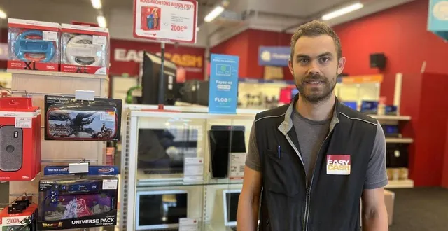 photo  romain nouvel, adjoint au franchisé d’easy cash, magasin situé à condé-sur-sarthe, en périphérie d’alençon (orne).  &copy;  ouest-france 