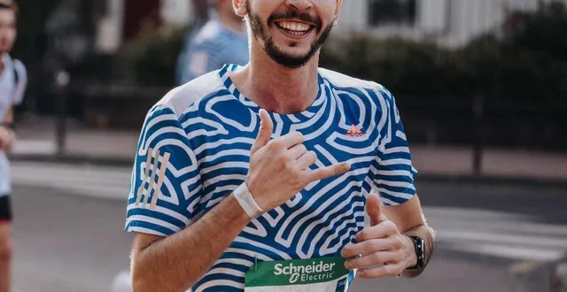 photo  domingo lors d’un de ses premiers défis sportifs : le marathon de paris.  &copy;  photo : pab prod – clément cellier-gauthier 