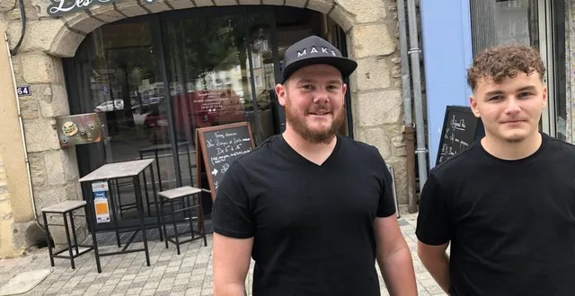photo  maxime (à gauche) et erwan tiennent ce nouveau restaurant des frères leblanc qui a ouvert ses portes, lundi 3 octobre 2022, place du commandant-desmeulles, dans le quartier de lancrel.  &copy;  ouest-france 