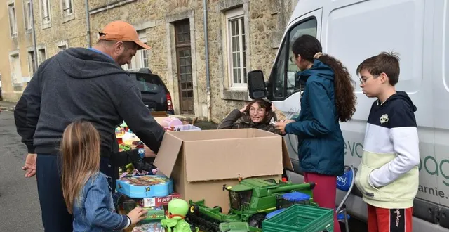 photo  une bonne occasion pour vider les coffres à jouets avant le passage du père noël.  &copy;  le maine libre 