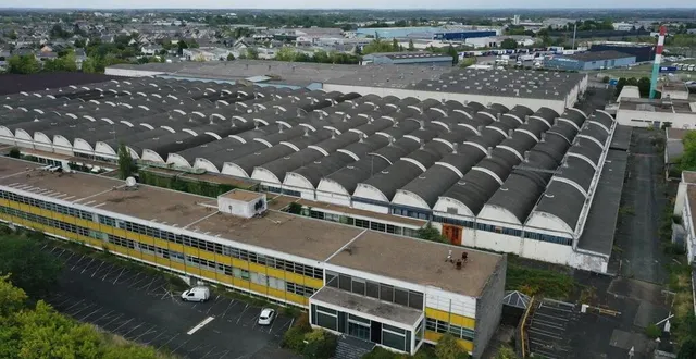 photo  angers, le 13 septembre 2022. l’usine technicolor (ex-thomson) du boulevard gaston-birgé a fait travailler jusqu’à 2 800 salariés. dix ans après sa fermeture, le site est toujours en friche.  &copy;  co – josselin clair 