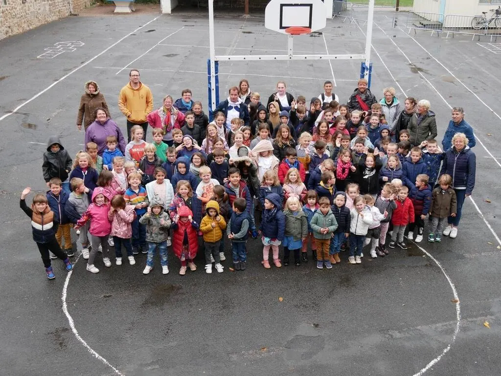 Ecole Sainte Therese La Roche Sur Yon Putanges-Pont-Écrepin. Richard Cursaz retrouve le chemin de son école -  Alençon.maville.com