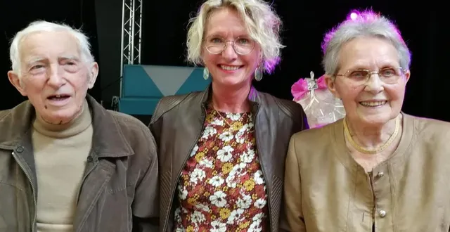 photo  anita paillot, la maire, entourée des deux doyens, robert poupard, 96 ans, et lucienne larrieu, 92 ans.  &copy;  ouest-france 