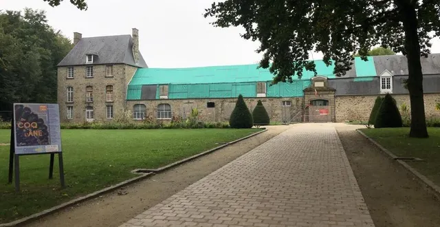 photo  les travaux de curage de la mairie de flers, dans l’orne, débutent ce mardi 4 octobre 2022.  &copy;  ouest-france 
