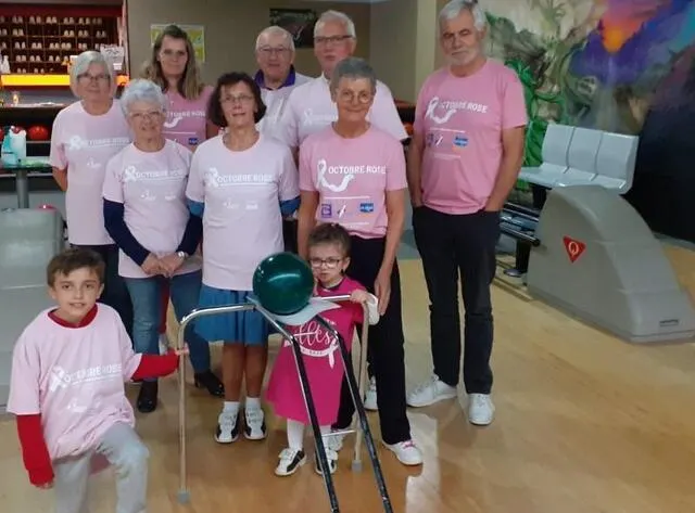 photo le comité de l’orne de bowling s’est impliqué dimanche 2 octobre 2022 à argentan à l’occasion d’octobre rose.  ©  dr