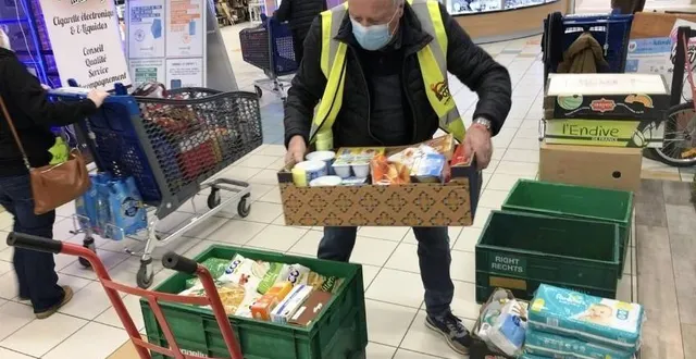 photo  une quarantaine de bénévoles seront présents pour les restos du cœur dans les grandes surfaces d’argentan (orne).  &copy;  archives of 