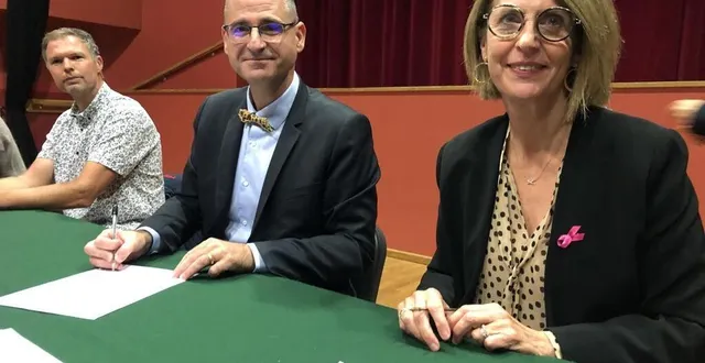 photo  stephan domingo, directeur territorial de l’ars de la sarthe, et martine marchais, médecin généraliste cogérante de la maison de santé pluri-professionnelle.  &copy;  le maine libre 