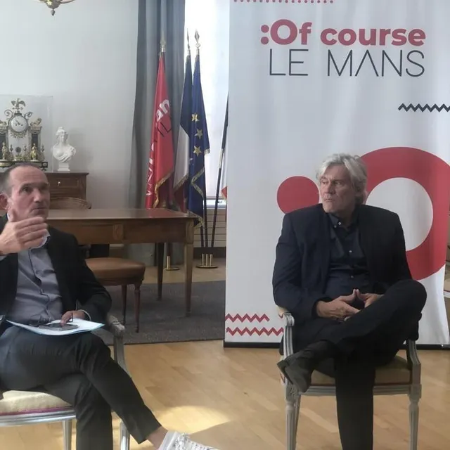 photo emmanuel franco et stéphane le foll souhaitent maintenir les illuminations de noël  ©  le maine libre