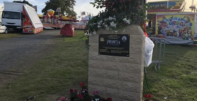 photo  une stèle en hommage à jean goujon, léon groussard et jean-claude gallier a été dévoilée sur le champ de foire de montilly-sur-noireau (orne)  &copy;  ouest-france 