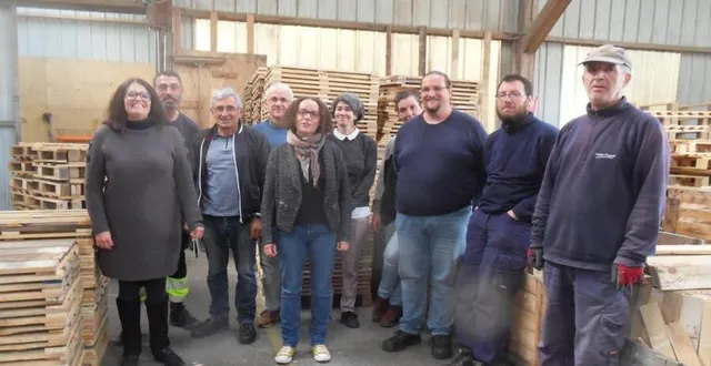 photo  les salariés d’ose ; les bénévoles de l’association ; bernard david, président ; andré dersoir, vice-président ; sandra suchet, directrice d’ose et laure caillère, responsable de l’ai et des finances. 