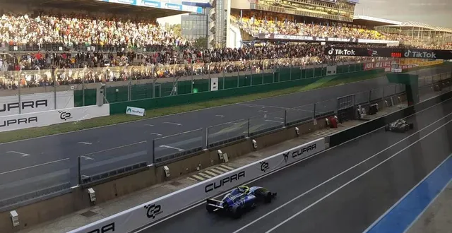 photo  il y a déjà du monde au circuit bugatti, ce samedi 8 octobre.  &copy;  guillaume nédélec 