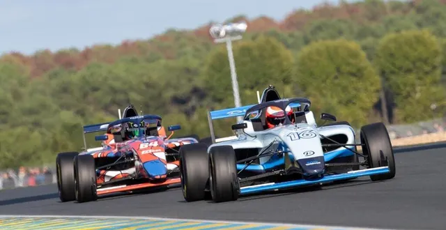 photo  sylvain devant delpielo dans le dernier tour.  &copy;  jean-rene roger – aco 